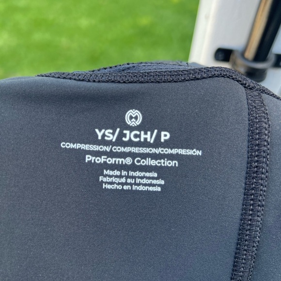 Massov Black Streamlined Leggings with Stretchy Fit Size Small NWOT MID- Waisted - Picture 8 of 9